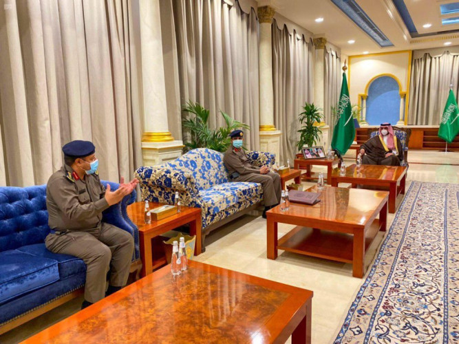 أمير منطقة الجوف يستقبل مدير الدفاع المدني بالمنطقة ويتسلم التقرير السنوي