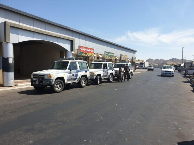 شرطة أملج تواصل تعزيز جهودها في متابعة تنفيذ الإجراءات الاحترازية لمواجهة جائحة كورونا