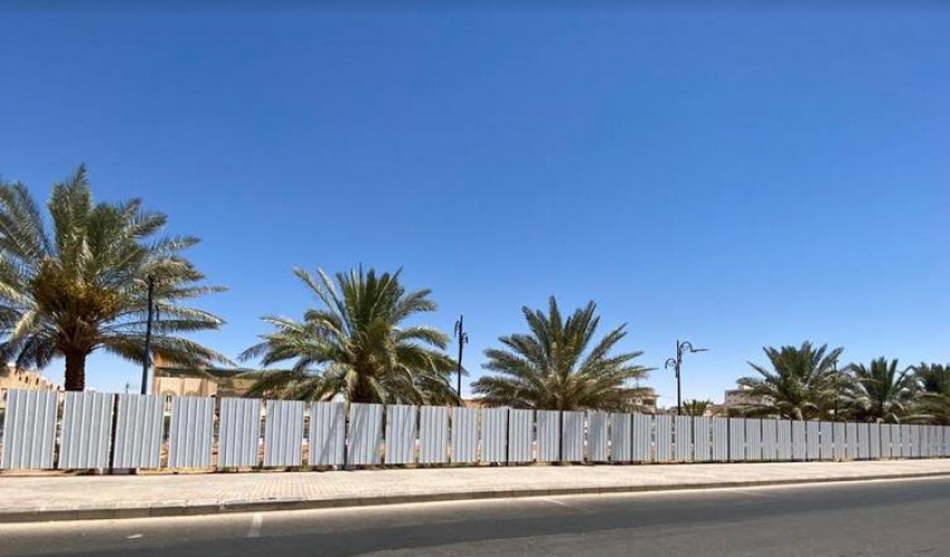 أمانة الجوف توقع غرامات على مخالفي قرار تسوير المواقع الإنشائية