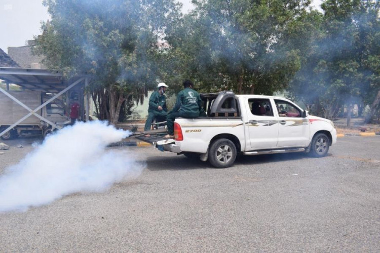 مركز الملك سلمان للإغاثة يدشن حملة الرش الضبابي لمكافحة حمى الضنك في مديرية البريقة بعدن