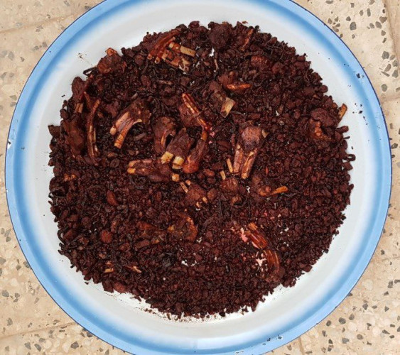 “الحم” أكلة شعبية تحتفظ بمكانتها بعيد الأضحى في وادي الدواسر 