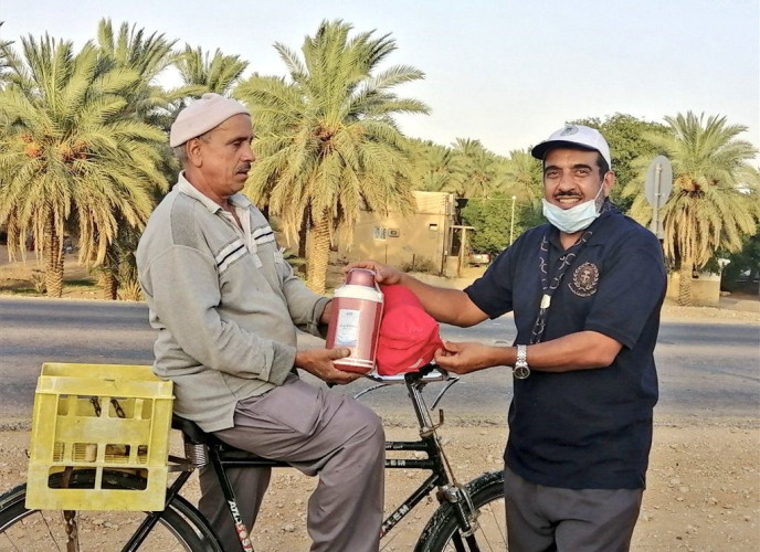 ‎رواد كشافة محافظة المجمعة يساهمون بتوزيع ‎هدية الصيف للعمال