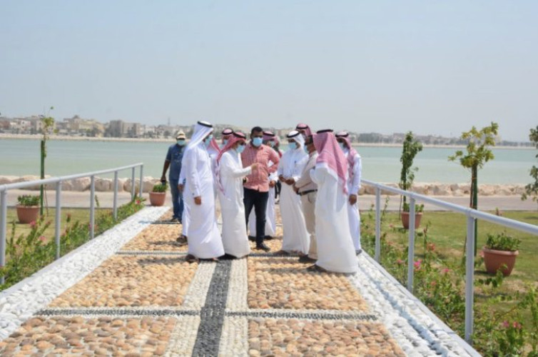 رئيس بلدية القطيف يتفقد ميدانيا سير المشاريع والخدمات في المحافظة