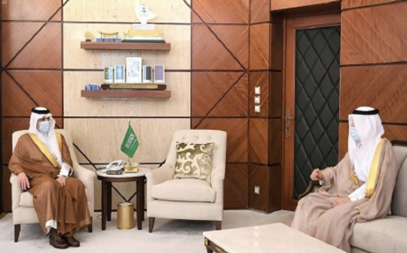 أمير المنطقة الشرقية يستقبل المكلف بتسيير أعمال أمانة الأحساء