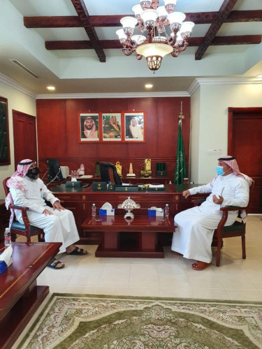 مدير عام الهلال الأحمر بالجوف يقوم بزيارة لمحافظ دومة الجندل