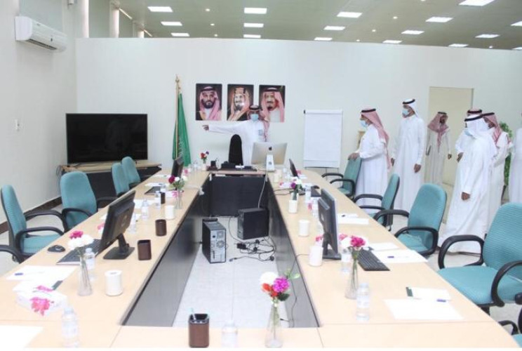 مدير تعليم تبوك يدشن مركز الدعم والمساندة لمنصة مدرستي