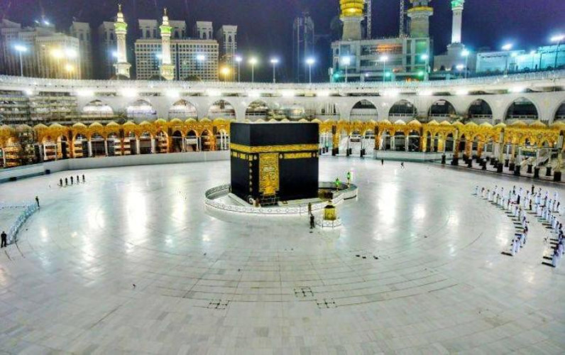 تطبيق إلكتروني “شرط العودة المعتمرين ” يحدد فيه تاريخ الأداء