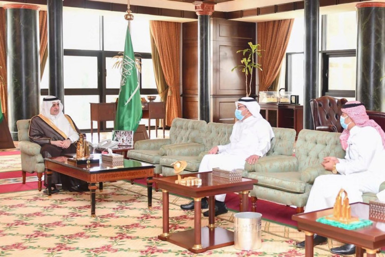 أمير منطقة تبوك يستقبل رئيس وأعضاء جمعية التوحد بالمنطقة