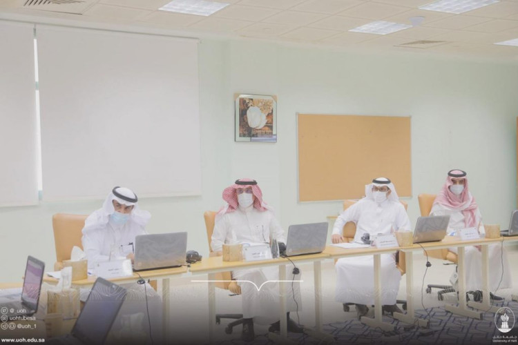 رئيس جامعة حائل ‏يرأس الاجتماع التحضيري للاعتماد المؤسسي بعمادة ‏الجودة والتطوير ‏