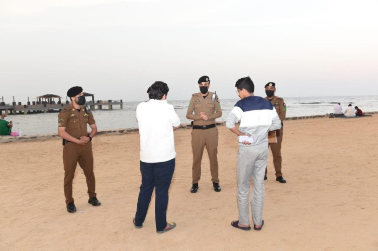 شرطة مكة ترصد مخالفي الإجراءات الوقائية في المواقع السياحية بجدة