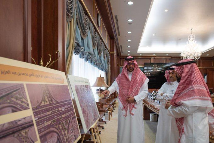 نائب أمير منطقة المدينة المنورة يستعرض عدداً من مشاريع الجسور والتقاطعات بالمدينة
