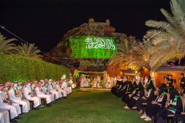 أمير منطقة الجوف يلتقي بأبناء وبنات المنطقة في ليالي الجوف ” وطن التوحيد والوحدة “