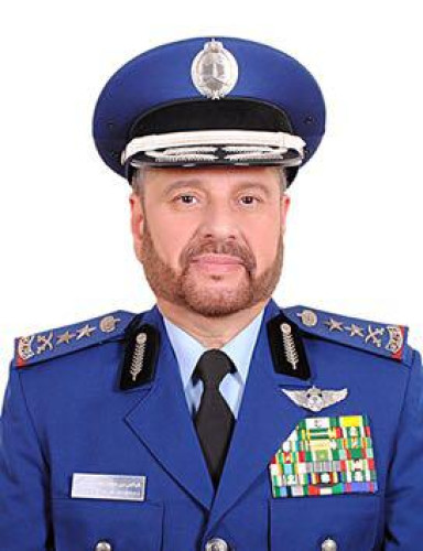 “رئيس هيئة الأركان العامة” يمر بنا هذا اليوم الغالي وقواتنا المسلحة تُسطر أروع صور التضحيات باستمرارها في الدفاع عن حدود بلادنا الغالية من كل الاتجاهات