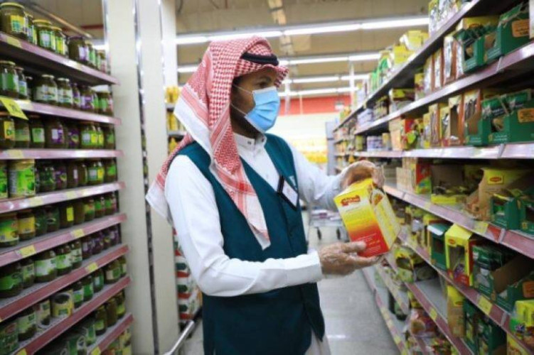 فرع التجارة بمحافظة طريف ينفذ 180 جولة رقابية ويباشر 62 بلاغاً