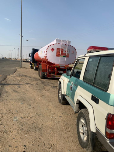 مرور بيشة يلقي القبض على قائد شاحنة متهور