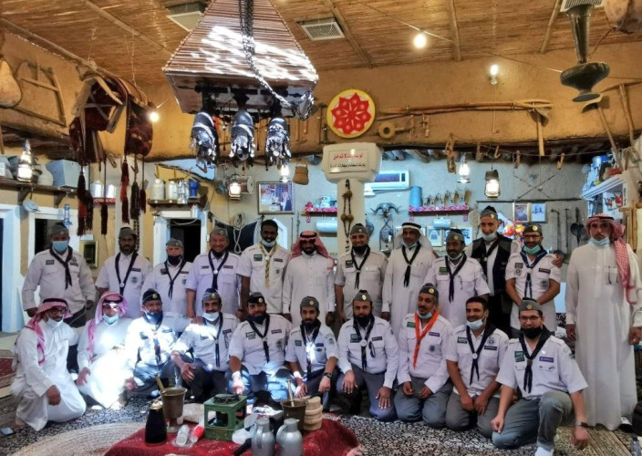 رواد كشافة محافظة المجمعة يحتفون بشاعر الكشافة عبدالعزيز الصدي