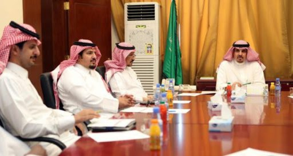 اجتماع اللجنة الرئيسية للاحتفاء باليوم الوطني الـ90 في محافظة وادي الدواسر 