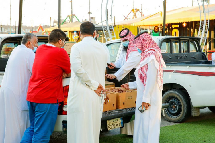 4 آلاف كيلو جرام بداية انطلاق مبيعات أسواق تجزئة التمور في الأحساء