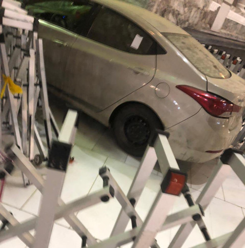 إمارة منطقة مكة المكرمة : الجهات الأمنية باشرت حادثة ارتطام سيارة في أحد أبواب المسجد الحرام نتيجة انحرافها أثناء سيرها بسرعة عالية