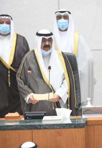 سمو ولي العهد بدولة الكويت يؤدي اليمين الدستورية أمام أمير الكويت ومجلس الأمة