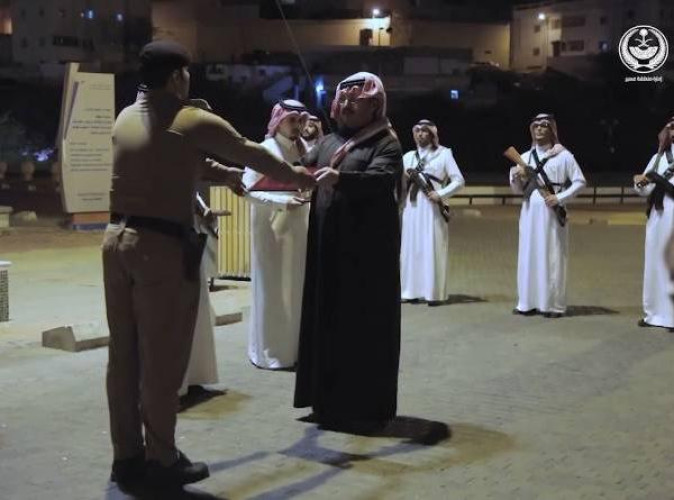 أمير عسير يكرم عدد من منسوبي المهمات والواجبات