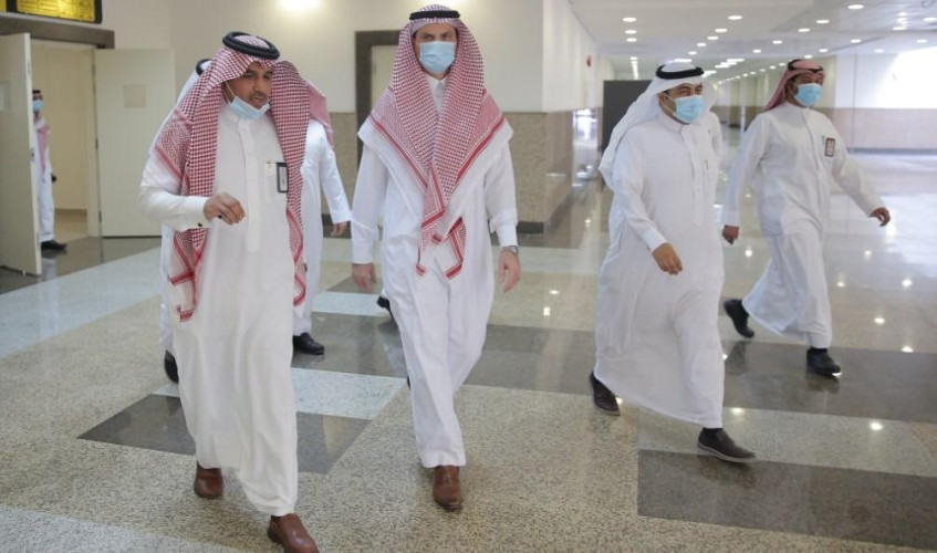 رئيس جامعة الجوف يزور كلية الآداب ويؤكد على أهمية تطبيق الجودة والعمل على جودة المخرجات