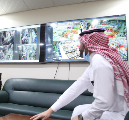 رئيس بلدية القريات يدشن برنامج الرقابة عن بُعد