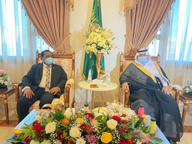 محافظ أملج يستقبل سفير المالديف