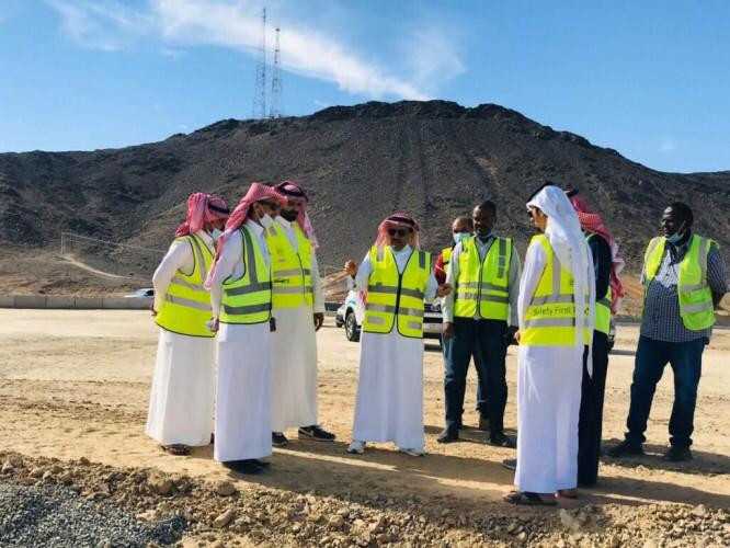 مدير فرع وزارة النقل يتفقد مشاريع الطرق في بيشه