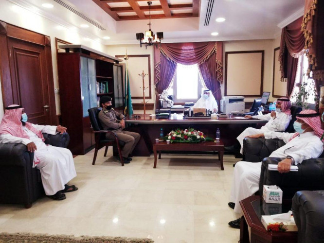 محافظ أملج يلتقي رئيس وأعضاء لجنة التنمية بالمحافظة