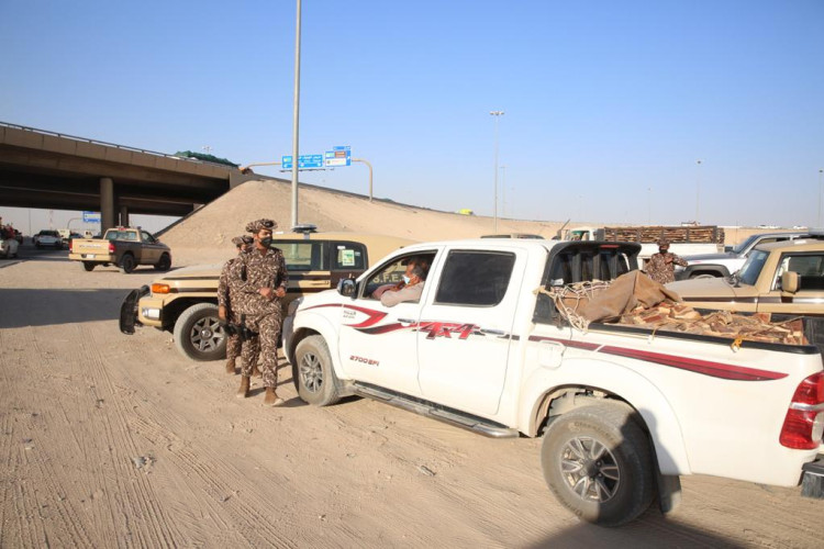 القوات الخاصة للأمن البيئي تضبط 22,8 طناً من الحطب المحلي المعد للبيع في مدينة الرياض