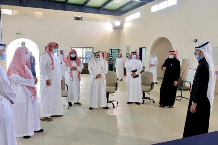 مدير تعليم حائل يزور مدارس ومكتبي التعليم بالشنان وفيد