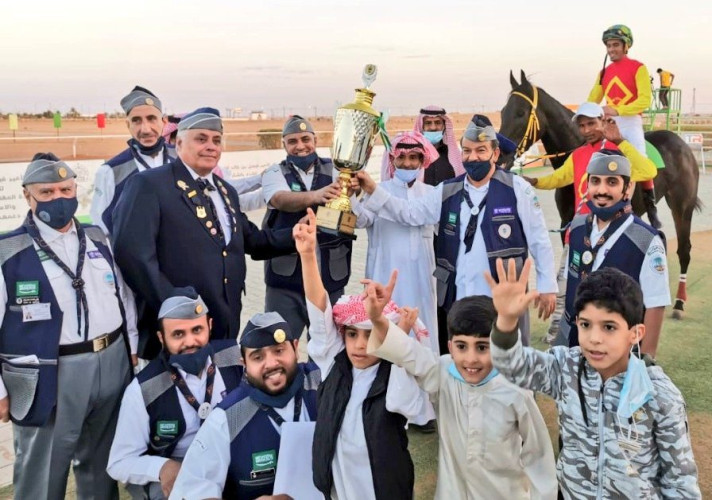 ميدان فروسية المجمعة يخصص “سباقة الخامس ١٤٤٢” على شرف رواد كشافة محافظة المجمعة تقديرا لجهودهم المجتمعية ومبادراتهم التطوعية