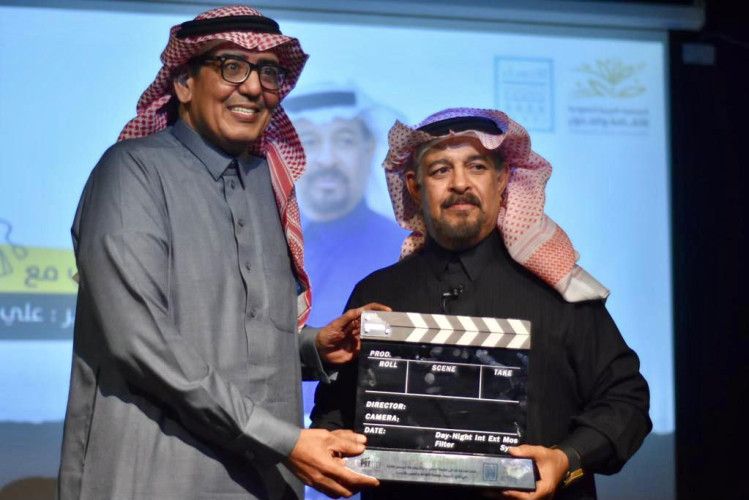 الفنان (علي السبع) يتوهج حضورا بثقافة وفنون الاحساء