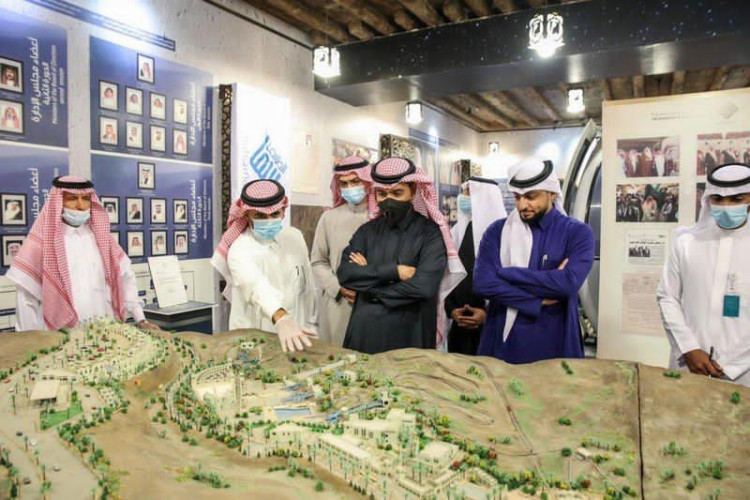 وزير البلديات يزور الطائف ويضع حجر الأساس لمشروع تطوير حديقة الملك فهد