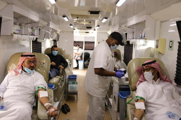 بالتعاون مع مستشفى الملك فيصل التخصصي “يلو” تقيم حملة تبرع بالدم لتعزيز الجانب التطوعي لدى منسوبيها