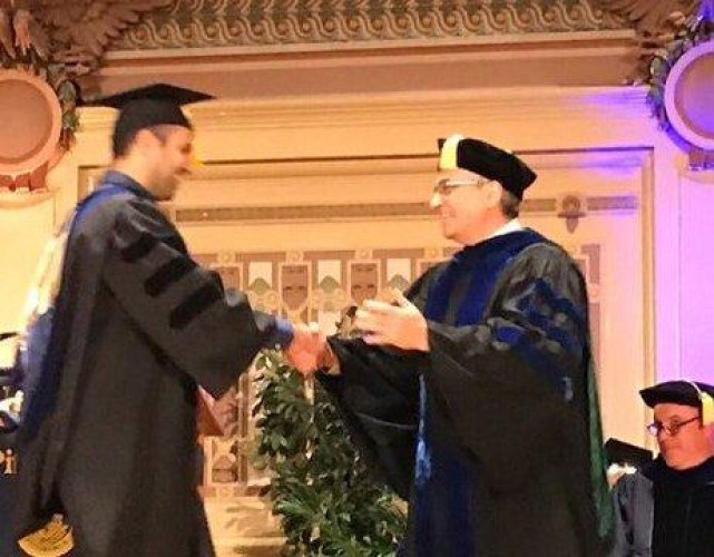 الدكتور محمد الرويلي أول سعودي يحصل على زمالة أمريكية في العلاج الطبيعي للعظام