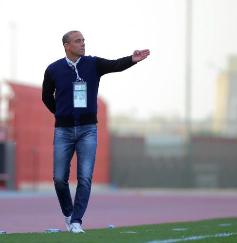 العدالة يقيل مدربه