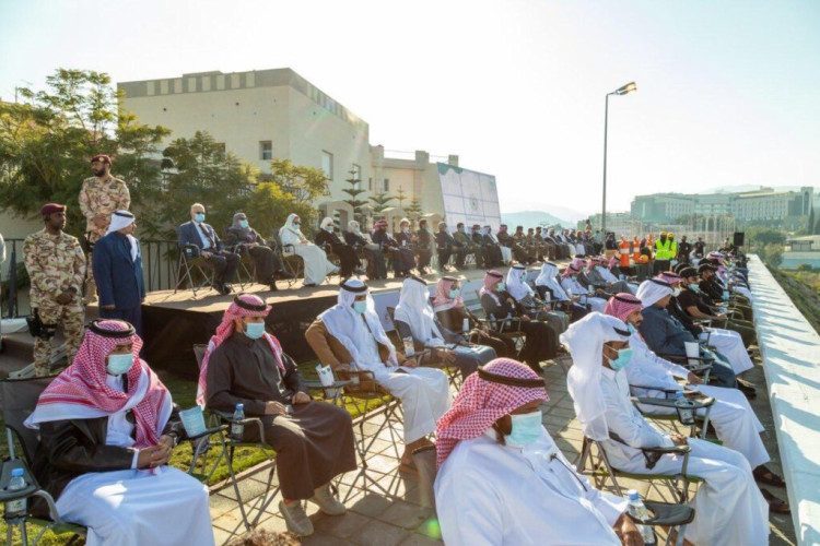 أمير منطقة عسير يرعى التطبيق الميداني لمدني عسير على أعمال الإنقاذ ويكرم مواطنًا أنقذ طفلًا من الغرق بالمنطقة