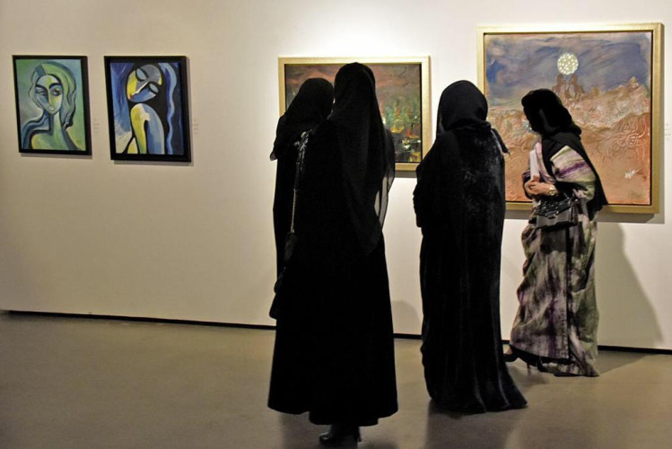 اختتام معرض “هن وهم نحن” بعرض لوحات تشكيلية بالرياض