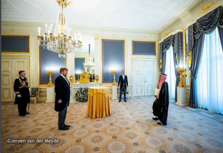 سفير خادم الحرمين الشريفين لدى هولندا يقدم أوراق اعتماده سفيراً فوق العادة ومفوضاً لخادم الحرمين الشريفين لملك هولندا
