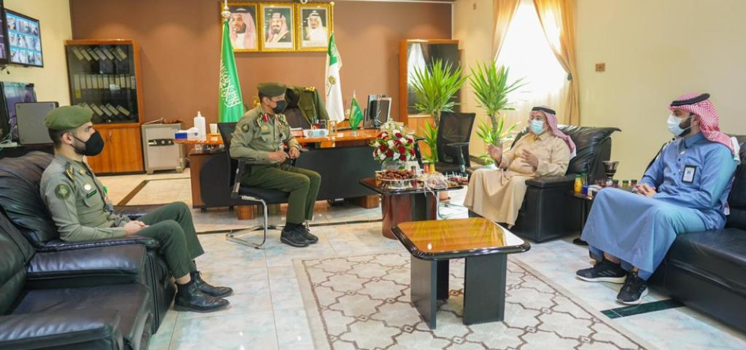 مدير جوازات منطقة الجوف يجتمع مع أمين المنطقة وعدد من المسؤولين