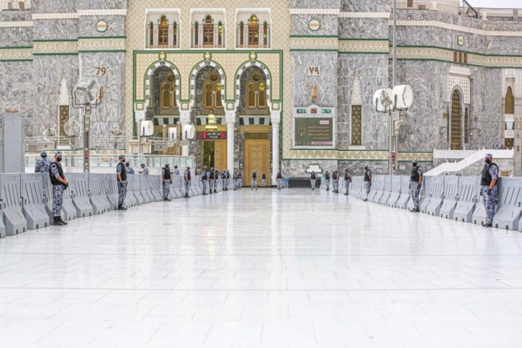 “الحج” تتيح إضافة مرافق للمرأة.. ولها الخيار