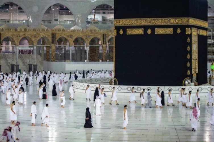 «الحج والعمرة»: تحدد أعمار المصرح لها بالعمرة من داخل المملكة “18-70 عاماً”