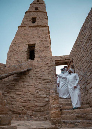 المشرف العام على إدارة دعم الأمانات بوزارة الشؤون البلدية يطلع على مشروعات ومبادرات أمانة الجوف