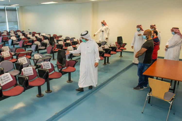 “معالي رئيس الجامعة”: يتفقد استعدادات الكليات لإجراء الاختبارات النهائية