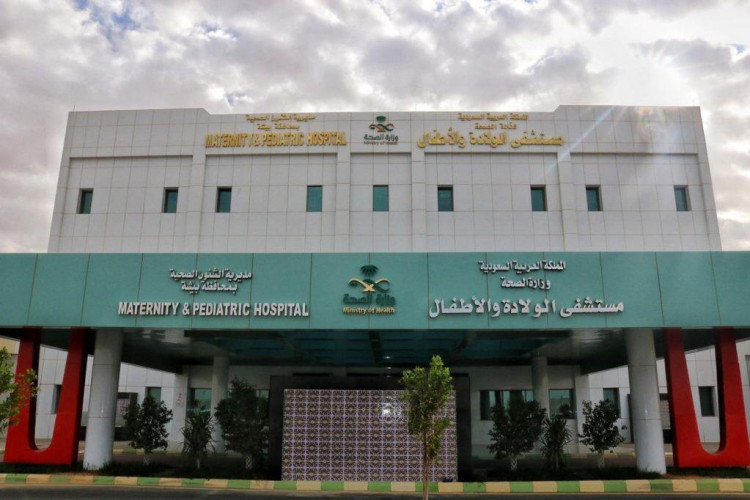 صحة بيشة : فريق طبي ينقذ سيدة تعاني وجود حمل خارج الرحم ونزيف داخلي