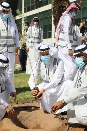 وزارة “البيئة” ومركز “الغطاء النباتي” يكملان زراعة(10 ملايين)شجرة خلال ستة أشهر