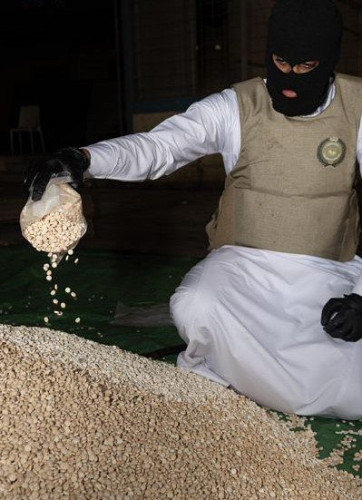 مكافحة المخدرات: القبض على مقيمَين ونازح لمحاولتهم تهريب(2,700,000)قرص إمفيتامين مخدر