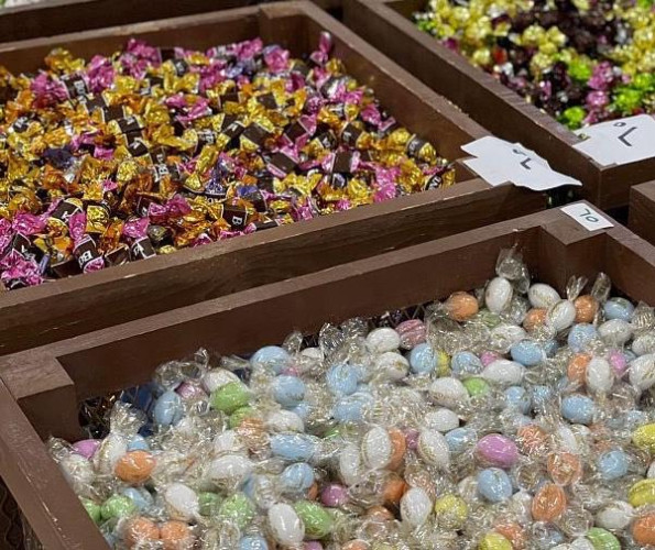 حراك اقتصادي لافت بأسواق الحلويات والمكسرات في رفحاء مع قرب حلول عيد الفطر